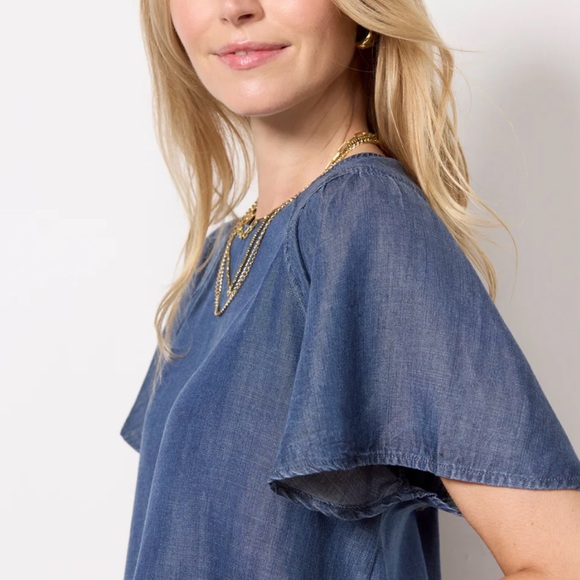 NWOT Evereve Alice Chambray Flutter Top - Picture 2 of 6